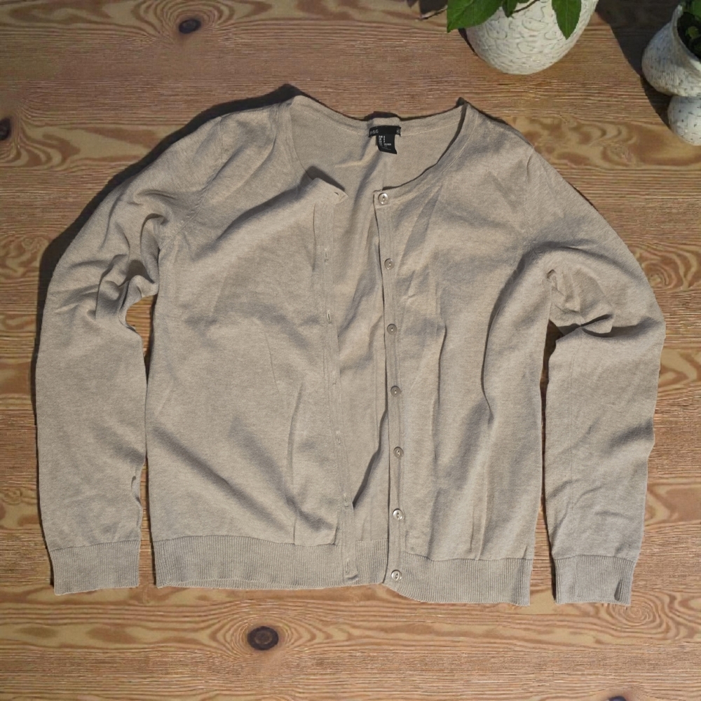 Women's Beige Cardigan‎ Sweater - Picture 3 of 6